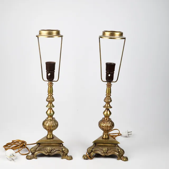 BORDSLAMPOR, 1 par, mässing, barockstil.