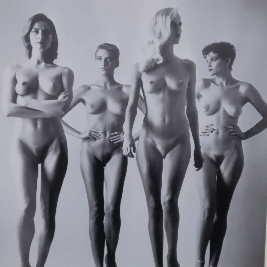 NEWTON, HELMUT. "Sie kommen", Paris 1981, Offsetdruck. — Photography — Auktionshaus Blank