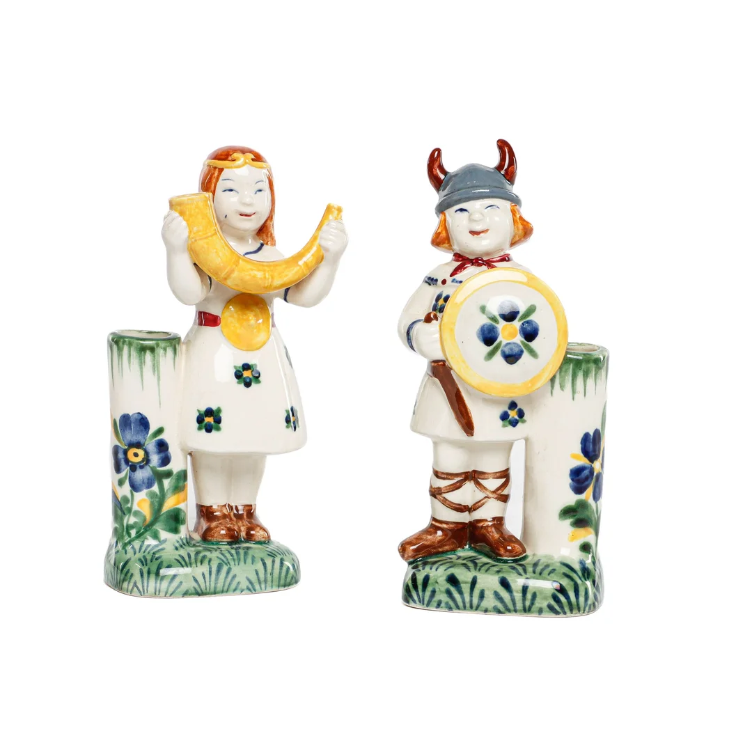 Aluminia. A pair of children's aid figures, 'Skjoldmø' and 'Viking' (2) — Glass, porcelain and ceramics/Figures — Lauritz