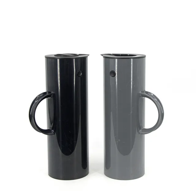 ERIK MAGNUSSEN. Termos, 2 st, svart och grå plast, glas, Stelton, Danmark.