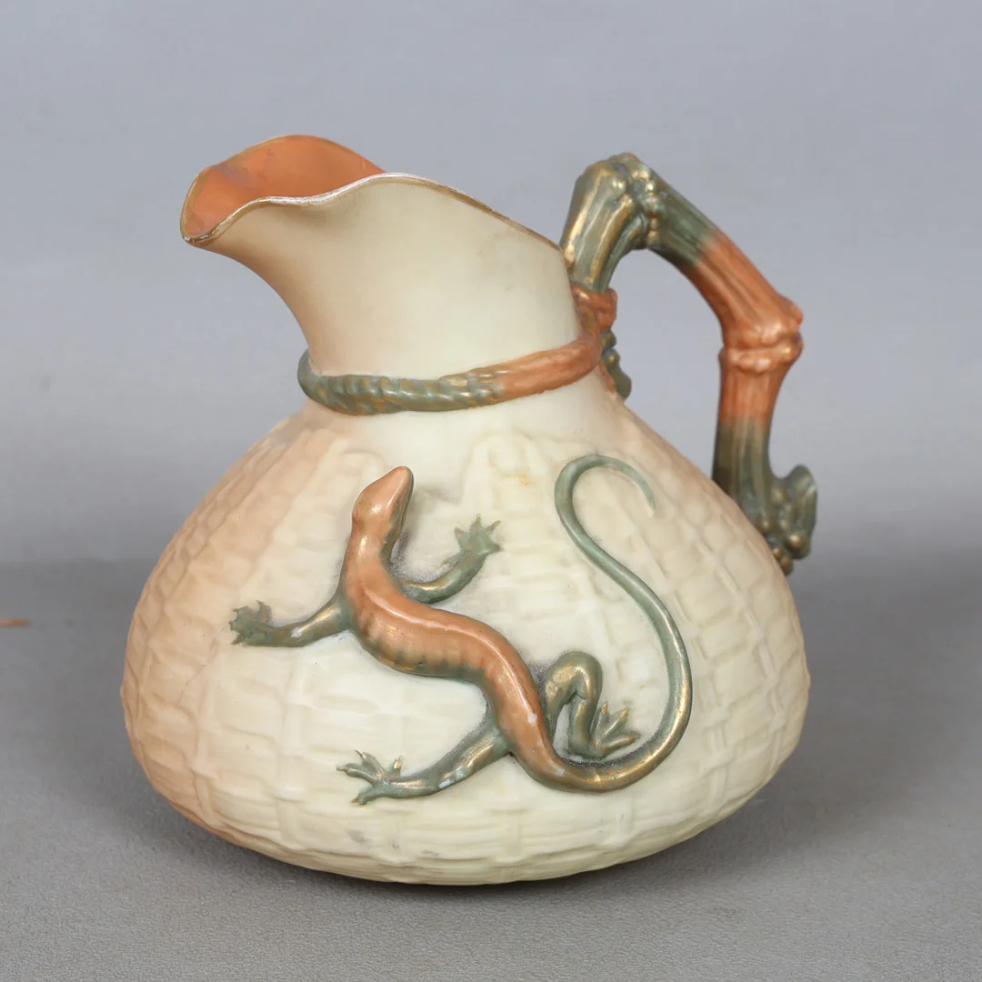 AN EARLY 20TH CENTURY ROYAL WORCESTER PORCELAIN JUG. — European — Bishop & Miller