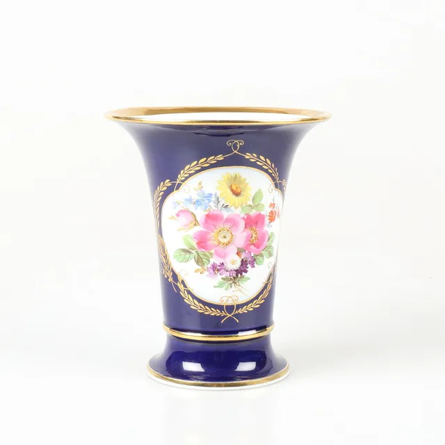 VAS i porslin, Meissen, Tyskland, 1900-talets mitt.