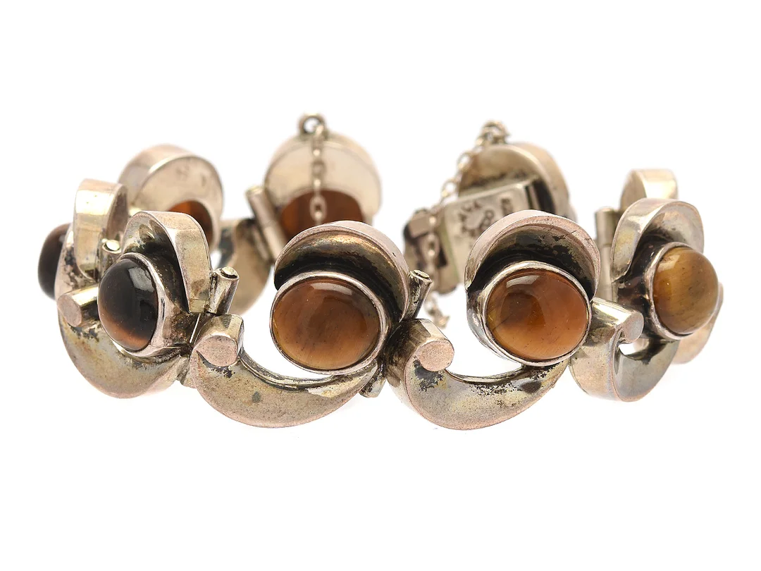 ARMBAND, sterlingsilver, tigeröga, längd 20,5 cm, diameter ca 6,3 cm, vikt 105,1 g. — Smycken/Armband — Kaplans
