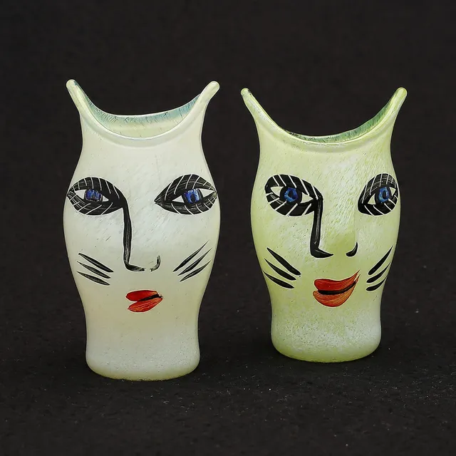 ULRICA HYDMAN-VALLIEN. Vaser, 2 st, glas, "Open Minds", signerade, Kosta Boda.