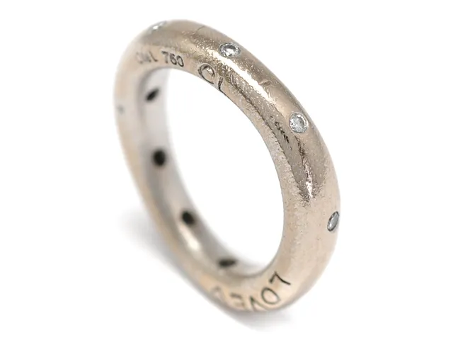 OLE LYNGGAARD, ring, "Love", 18K vitguld, 9 briljanter ca 0,18 ctv, ca W/VS, stl 16,5 mm, vikt 10 g, etui.