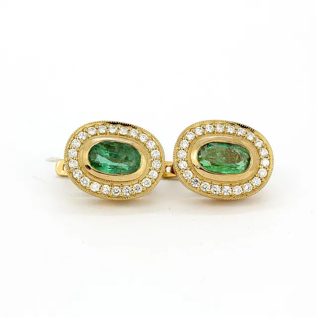 18CT GOLD (5CT) EMERALD & DIAMOND EARRINGS.