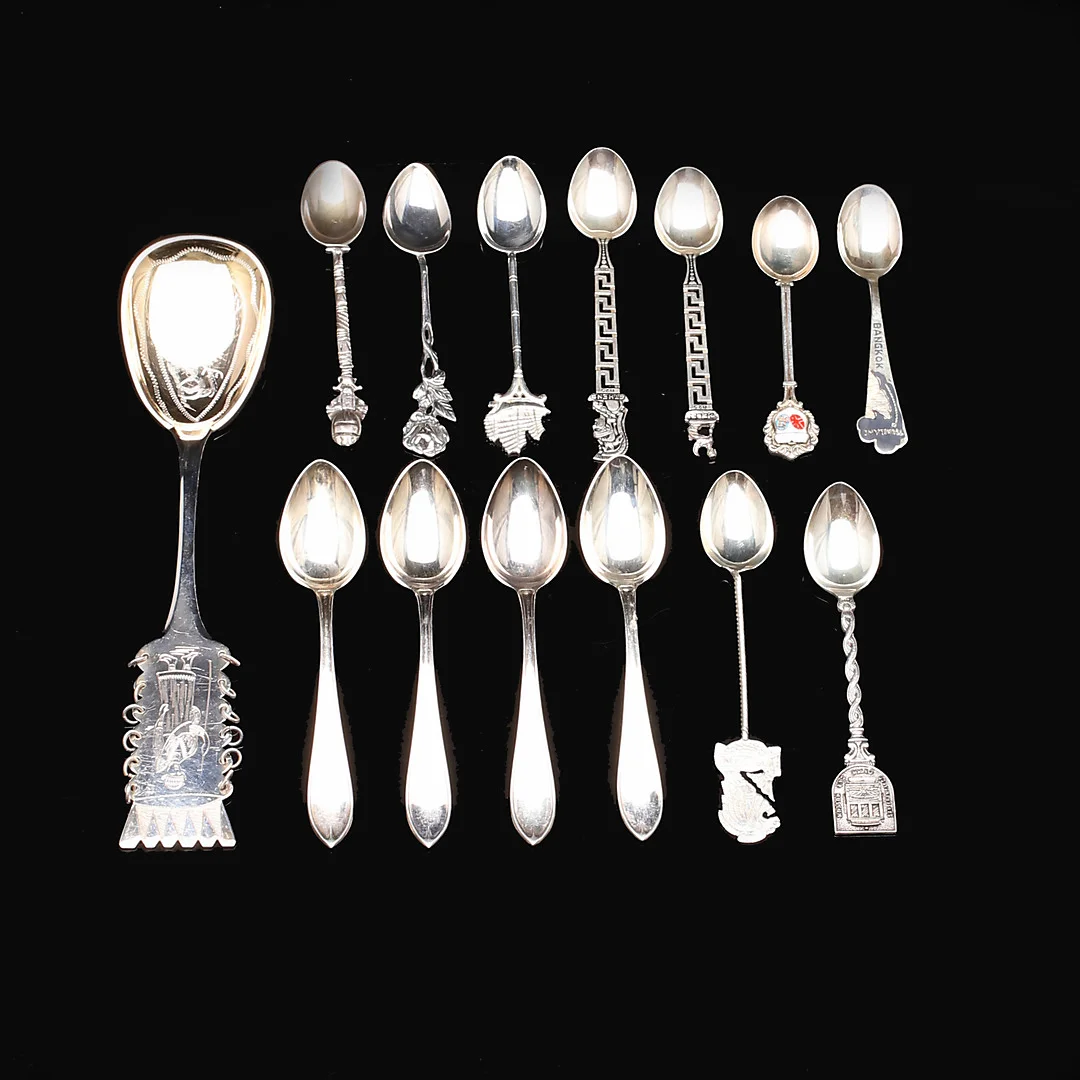 SILVERSKEDAR, 13 st av olika modeller. — Silver — Garpenhus Auktioner