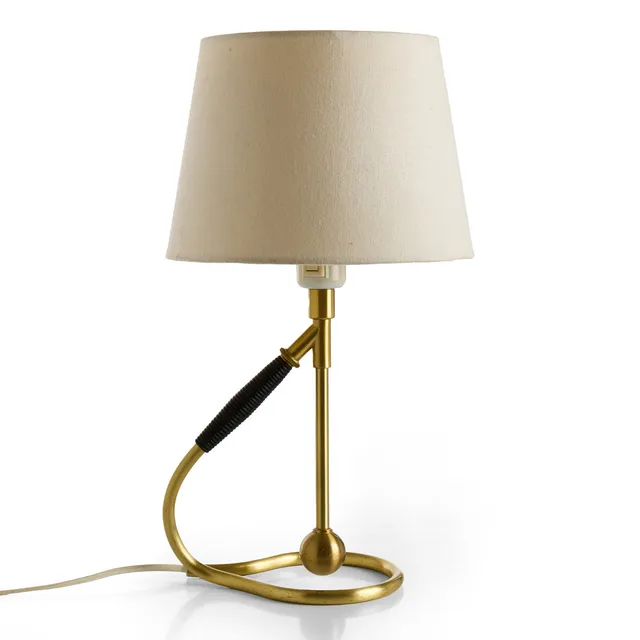 KAARE KLINT (DANMARK, 1888–1954). Bordslampa, modell 306, mässing.