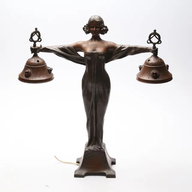 BORDSLAMPA, bronspatinerad metall, jugendstil, 1900-tal.