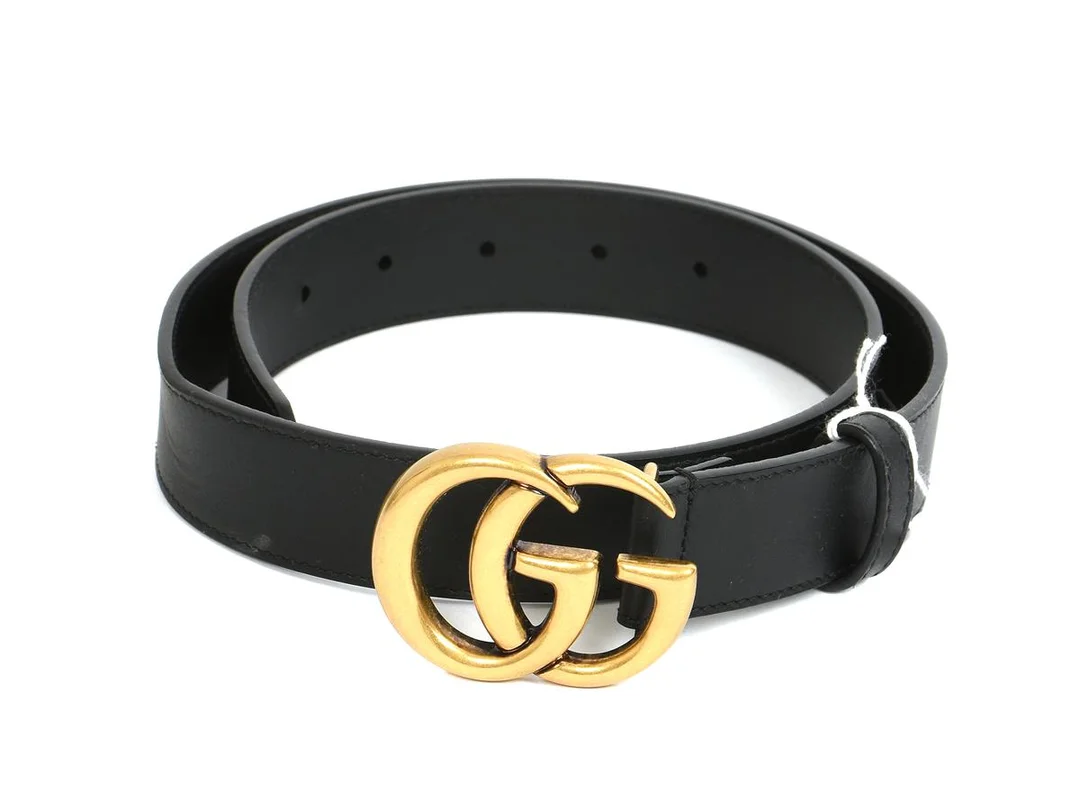 Bälte, Gucci, GG, Modell: 414516 AP00T, guldfärgat spänne, svart läder, 75cm, spänne: 5,5x4,5cm, i dustbag — Accessoarer/Övrigt — Kaplans
