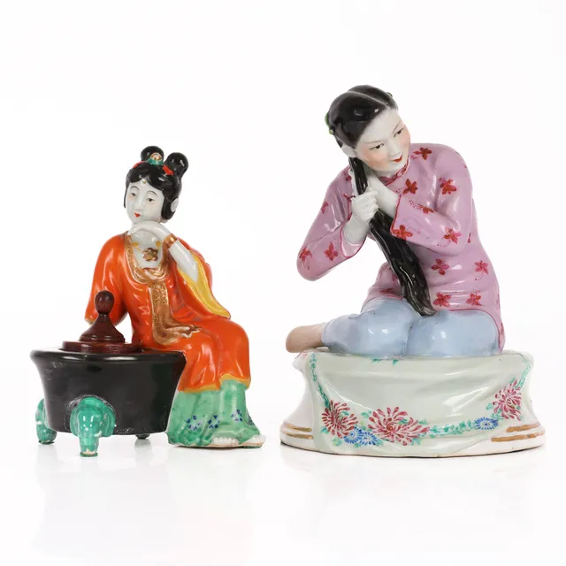 A pair of Chinese figurines - 1900s (2)
