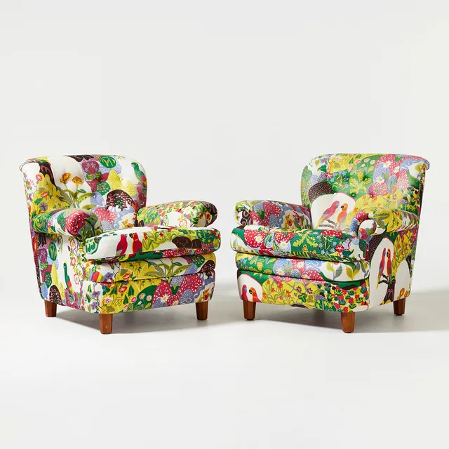 JOSEF FRANK. Fåtöljer, ett par, modellnummer 568, Firma Svenskt Tenn, klädda i textil "Himalaya".