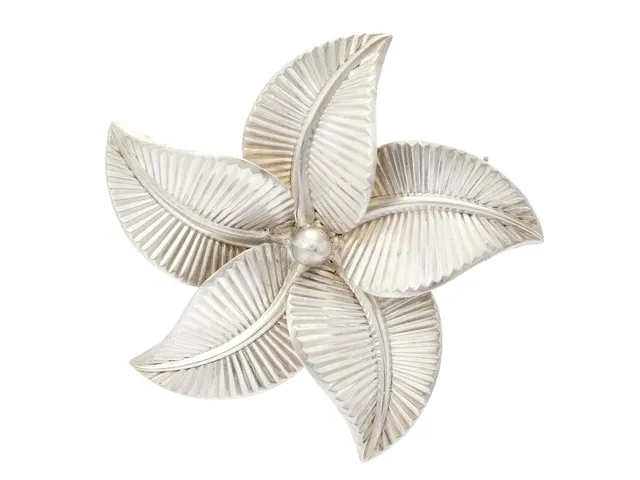 BROSCH, silver, Floralia, mått 55x55 mm, vikt 13,2 g.