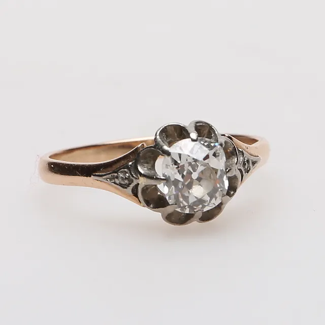 SOLITÄRRING, 14k guld med rektangulärt cushionslipad diamant.