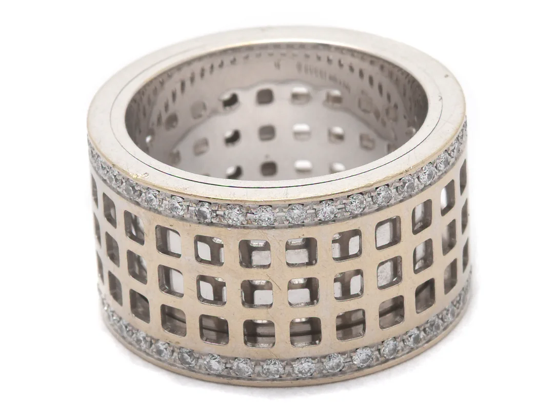 Ring i vitguld 18K, signerad Gucci, 13,2g Ø18 med diamanter 78xca0,01ct, kvitto från juvelerare Carl Hoff — Smycken/Ring — Kaplans