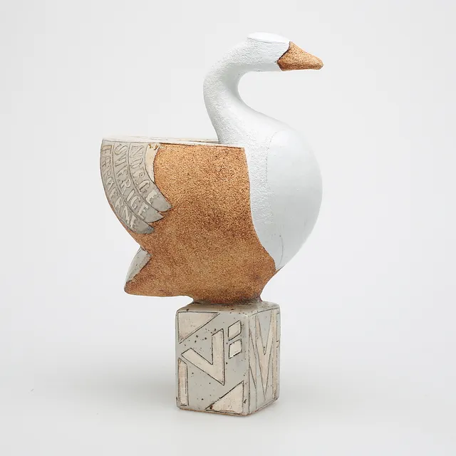 OIDENTIFIERAD KONSTNÄR. Skulptur, gås, stengods, signerad JH och numrerad 41.