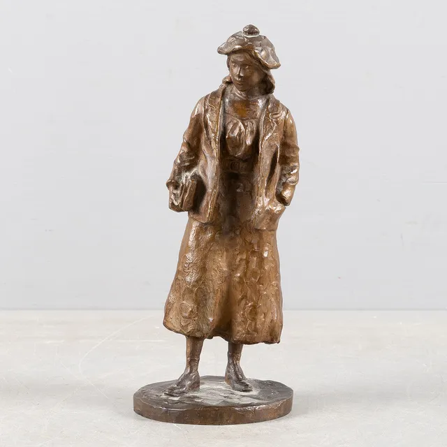 RUTH MILLES. Skulptur, kvinna, brons, daterad 1909.