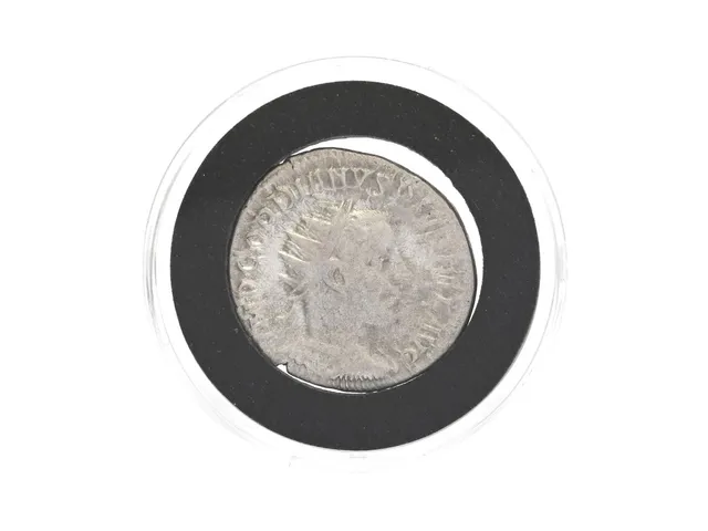 MYNT, silver, Drachm, Sasanidiska Riket, Khusro II, 590-628, kvalité ca 1, diameter 32 mm, vikt 4,1 g.