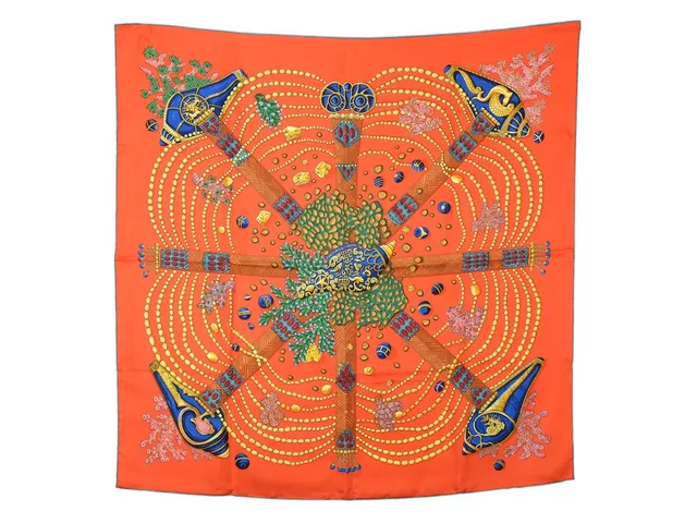HERMÈS, SCARF, Chemins de Corail, Annie Faivre, 100% siden, 90x90 cm, multifärgad, orange, blå, grön, gul, originalask. Excellent Condition.