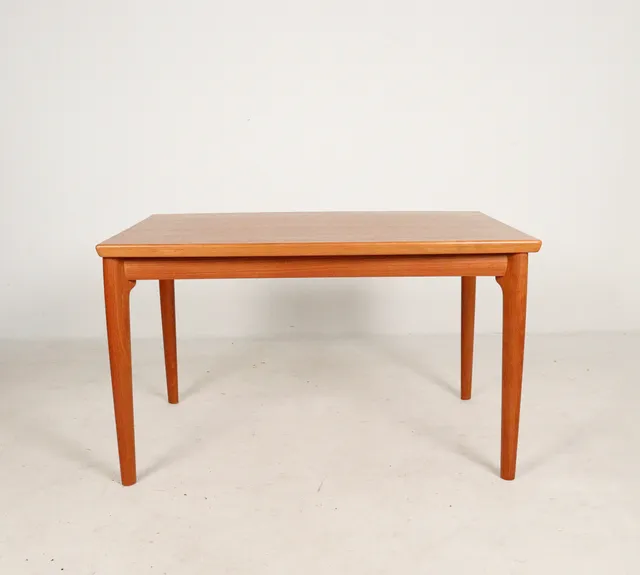 NIELS OTTO MØLLER. ZUGESCHRIEBEN. Niels Otto Møller, Esstisch, Teak, Dänemark, 1960er Jahre.