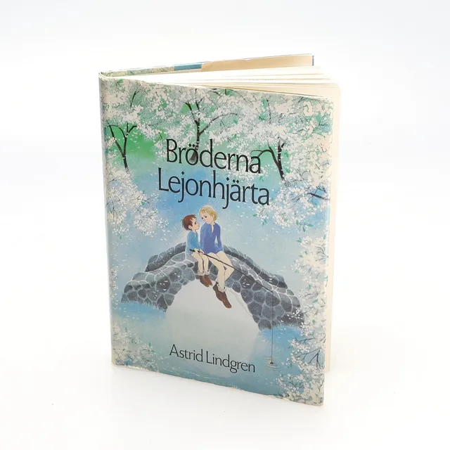 ASTRID LINDGREN. "Bröderna Lejonhjärta", Rabén & Sjögren, 1:a upplaga, tryckt 1973, signerad.