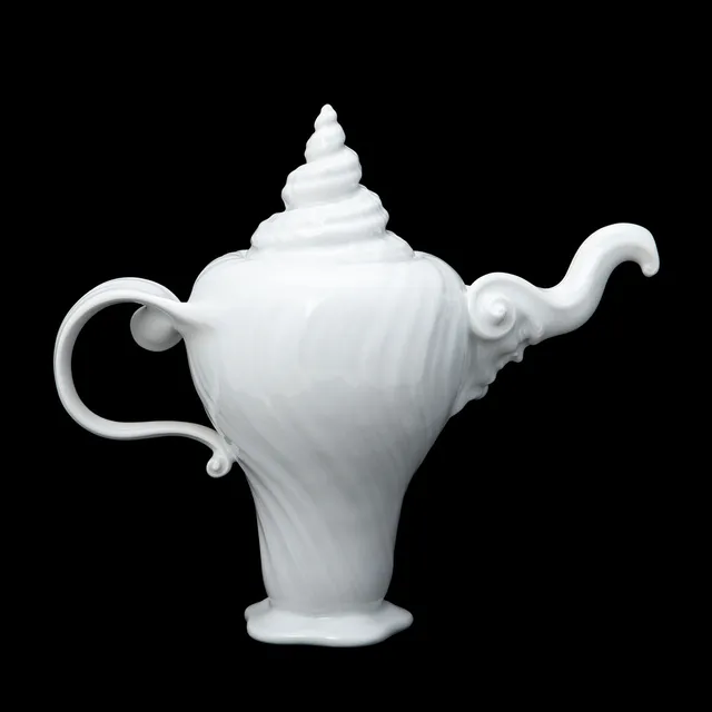 ARJE GRIEGST. Kaffekanna, porslin, "Konkylie", Royal Copenhagen.