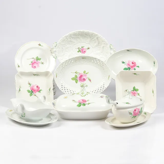 SERVISDELAR, 19 delar, porslin, dekor med bl.a. rosor. Meissen. Tyskland.