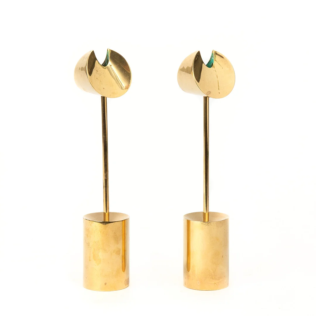 PIERRE FORSELL. Ljusstakar, ett par, "Aniara", mässing, Skultuna. — Candlesticks — Stockholms Auktionsverk Göteborg