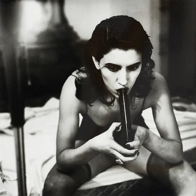 HELMUT NEWTON. efter, "Jo Champa, Hotel Chelsea, New York 1988", ur "Baby Sumo", 2009.