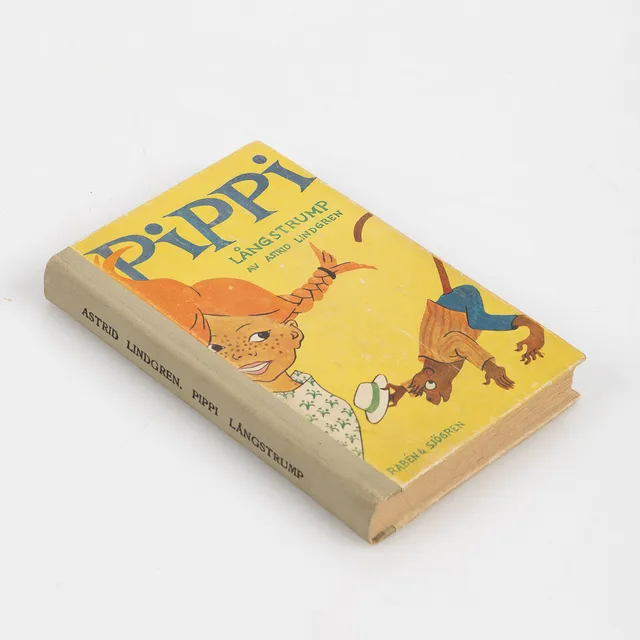 ASTRID LINDGREN. Bok, "Pippi Långstrump", första utgåva, Rabén & Sjögren, Stockholm 1945.