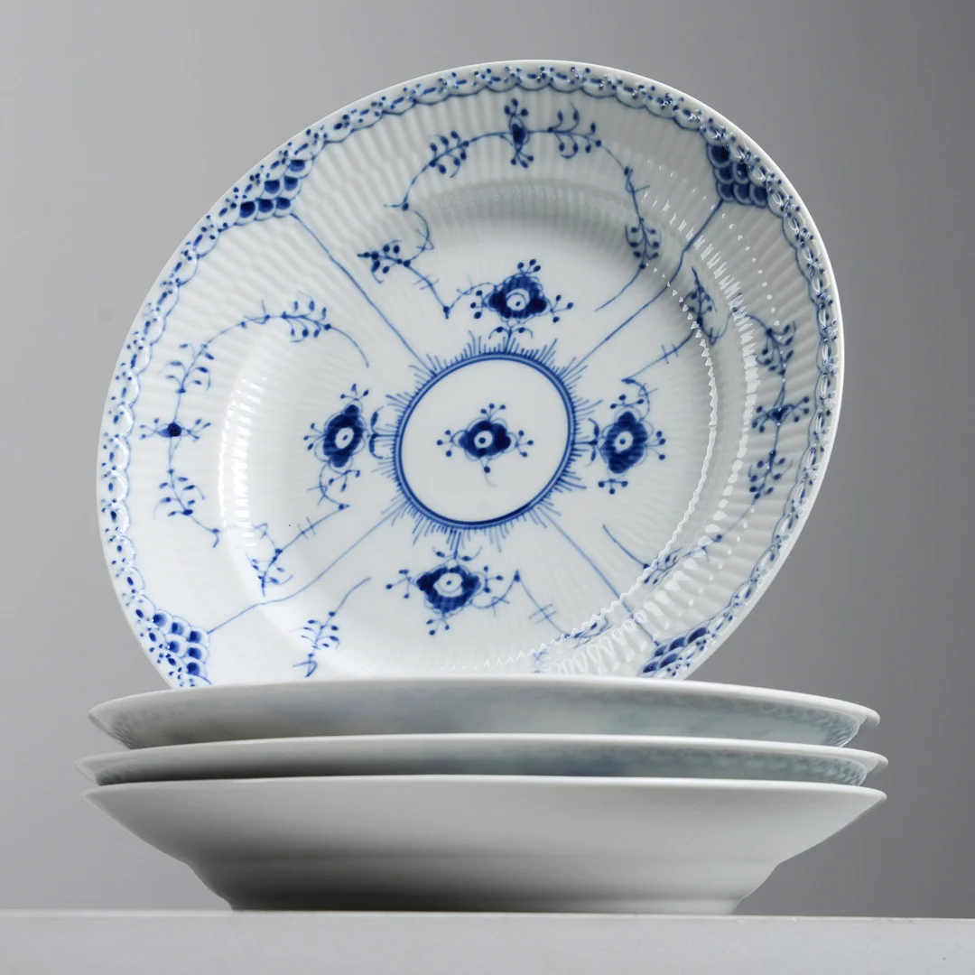 MUSSELMALET, 4 förrättstallrikar, nr 572, halvblond, Royal Copenhagen, Danmark. — European — Formstad Auktioner