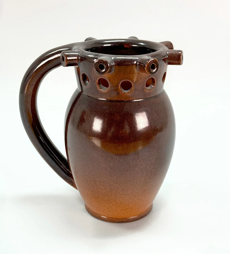 Gyckelkrus - keramik , made in Sweden, Törngren Falkenberg. — European — TOKA Auktionshus