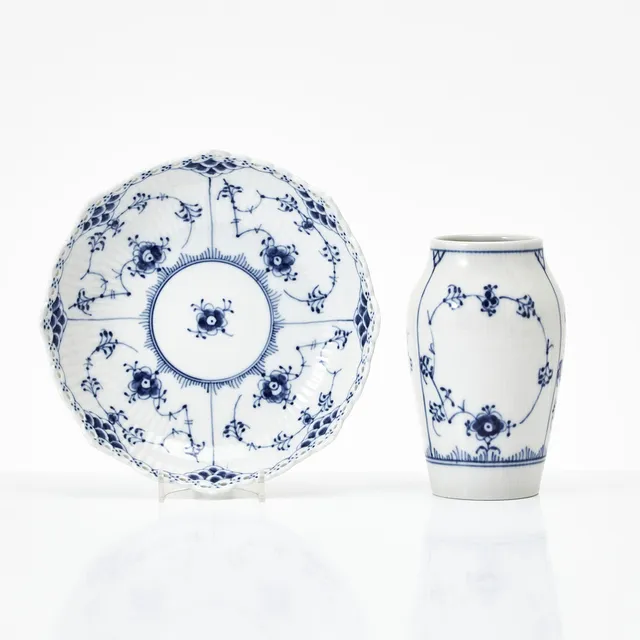 ROYAL COPENHAGEN. Vas och skål på fot, Musselmalet.