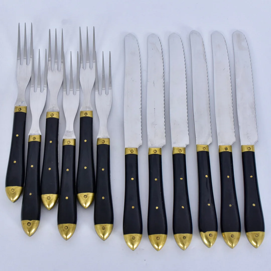 BISTROBESTICK, 12-stycken, rostfritt stål/mässing, Frankrike. — Miscellaneous — Halmstads Auktionskammare