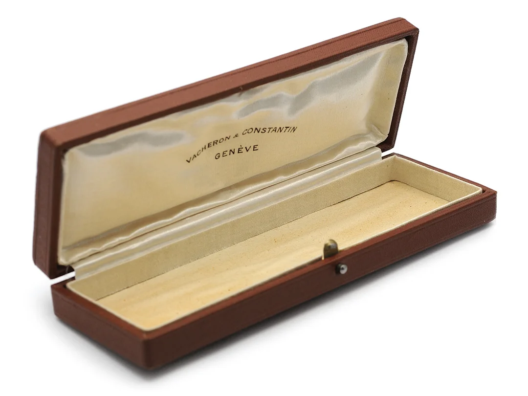 ETUI, till Vacheron Constantin armbandsur, brun, 168 x 57 x 25 mm, ca 1950. — Klocktillbehör/Vacheron Con — Kaplans