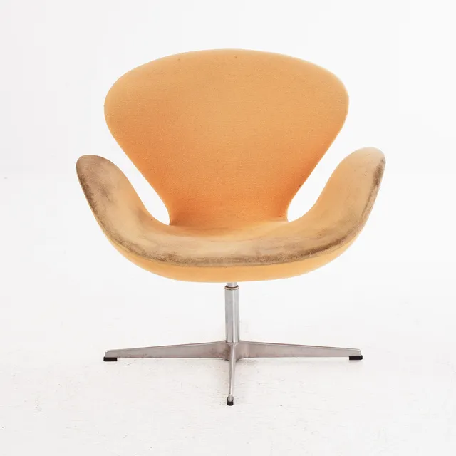 ARNE JACOBSEN. Fåtölj "Svanen" Fritz Hansen, designår 1958, detta exemplar från 1989.