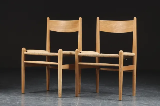 Hans J. Wegner for Carl Hansen & Søn. Et par stole af bøgetræ, model 'CH-36' (2)