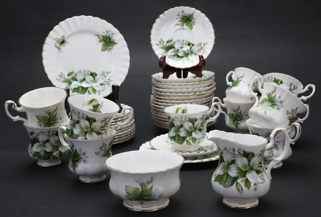 KAFFESERVIS, 42 delar, benporslin,"Trillium", Royal Albert, England.