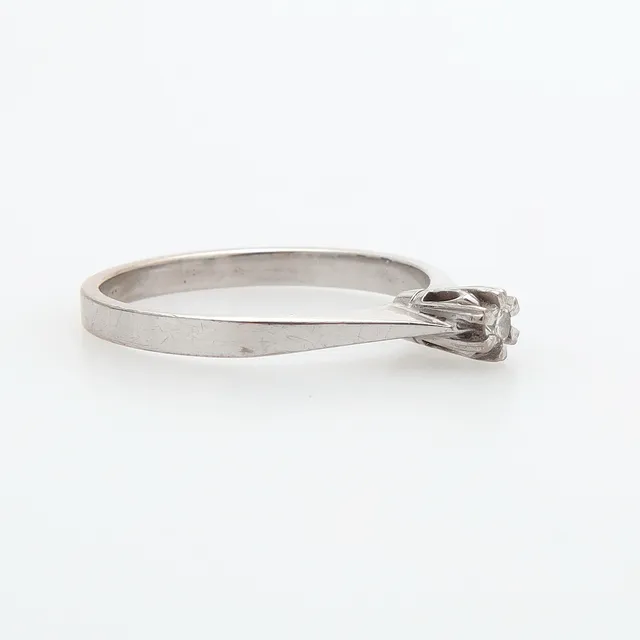 RING, vitguld 18k, med enligt gravyr diamant 0,05 ct, Bo Andersson, Uppsala 1996, vikt 2,36.