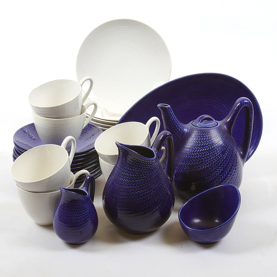 HERTHA BENGTSON. Servis, 33 delar, flintgods, "Blå Eld", Rörstrand 1950/60-tal. — European — Stadsauktion Sundsvall