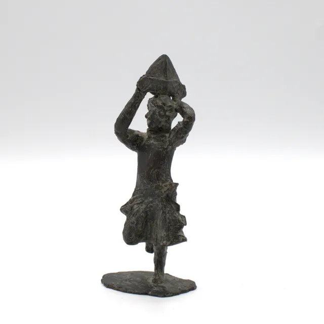 BRUTALISTISCHE BRONZEFIGUR.