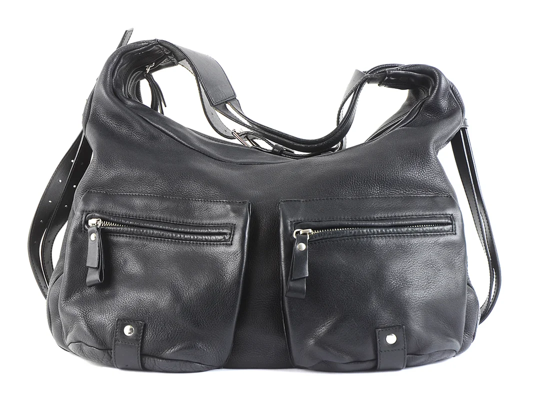 VÄSKA, FURLA, Hobo Bag, svart läder med vitmetall detaljer, 40x30x16 cm, dustbag. — Accessoarer/Väskor — Kaplans