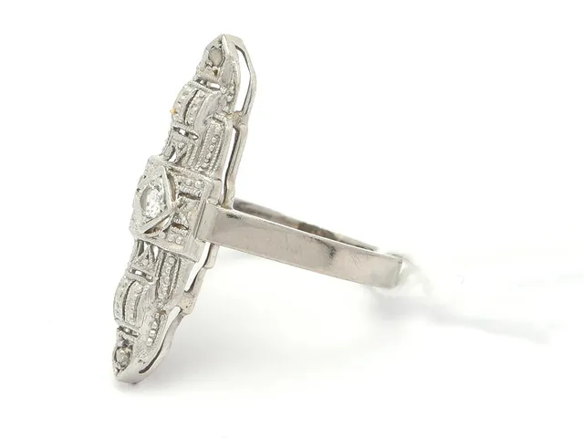 Ring vitguld 18K 2,5g Ø13¾ med äldreslipad diamant 1xca0,05ct, år: 1966