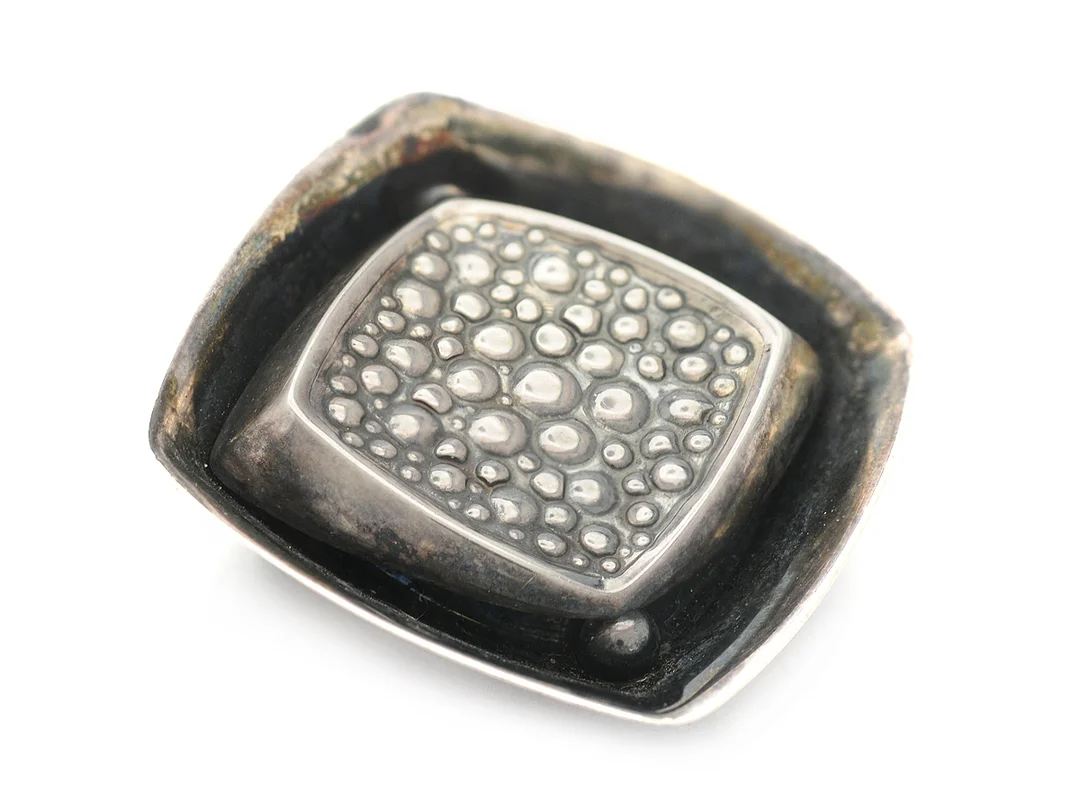 BROSCH, silver, mått 3,5 x 3,5 cm, E. Granit & Co, Finland 1966, vikt 11 g, gravyr. — Smycken/Brosch — Kaplans