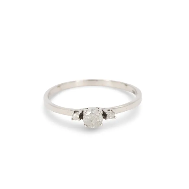9CT WHITE GOLD THREE DIAMOND RING.
