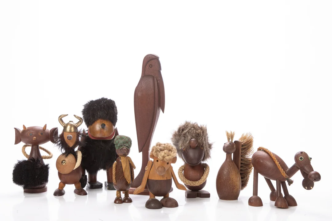 Bent Carl / Hans Bølling et al. Collection of teak wood figures (9) — Hobby and collectibles/Collectibles — Lauritz