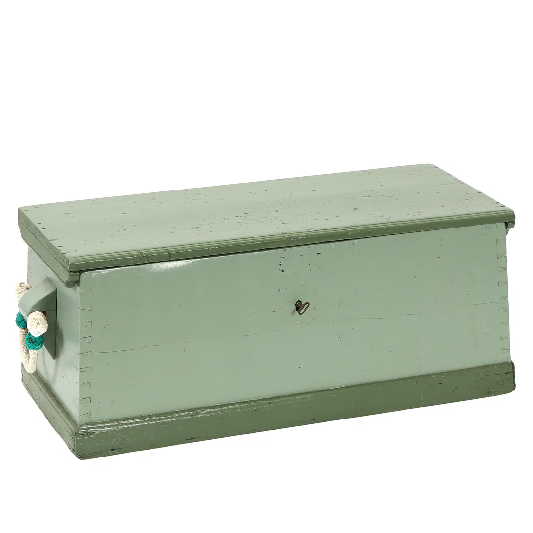 Ship's chest made of painted pine. 1st half of the 20th century — Hobby and collectibles/Nautical collectibles — Lauritz
