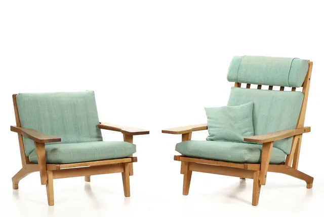 Hans J. Wegner. Low and high-back armchairs model GE-375 (2)