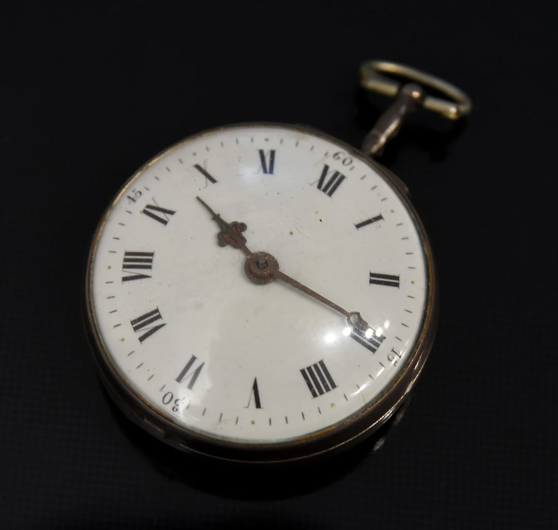 SPINDELUHR, massives Silbergehäuse, Emaile Ziffernblatt. — Pocket & Stop Watches — Auktionshaus von Brühl