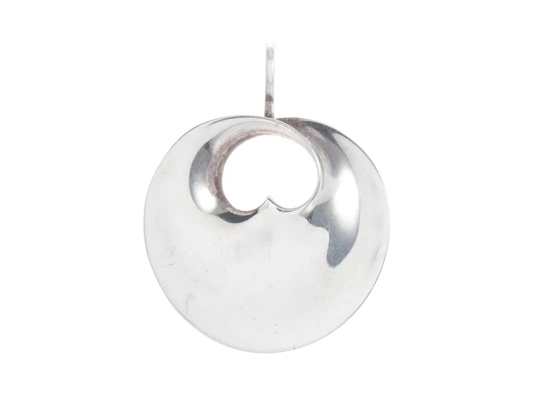 GEORG JENSEN, hänge, Hidden Heart, sterlingsilver, Torun Bülow-Hübe, höjd 29 mm, vikt 3,1 g, originaletui. — Smycken/Hänge — Kaplans